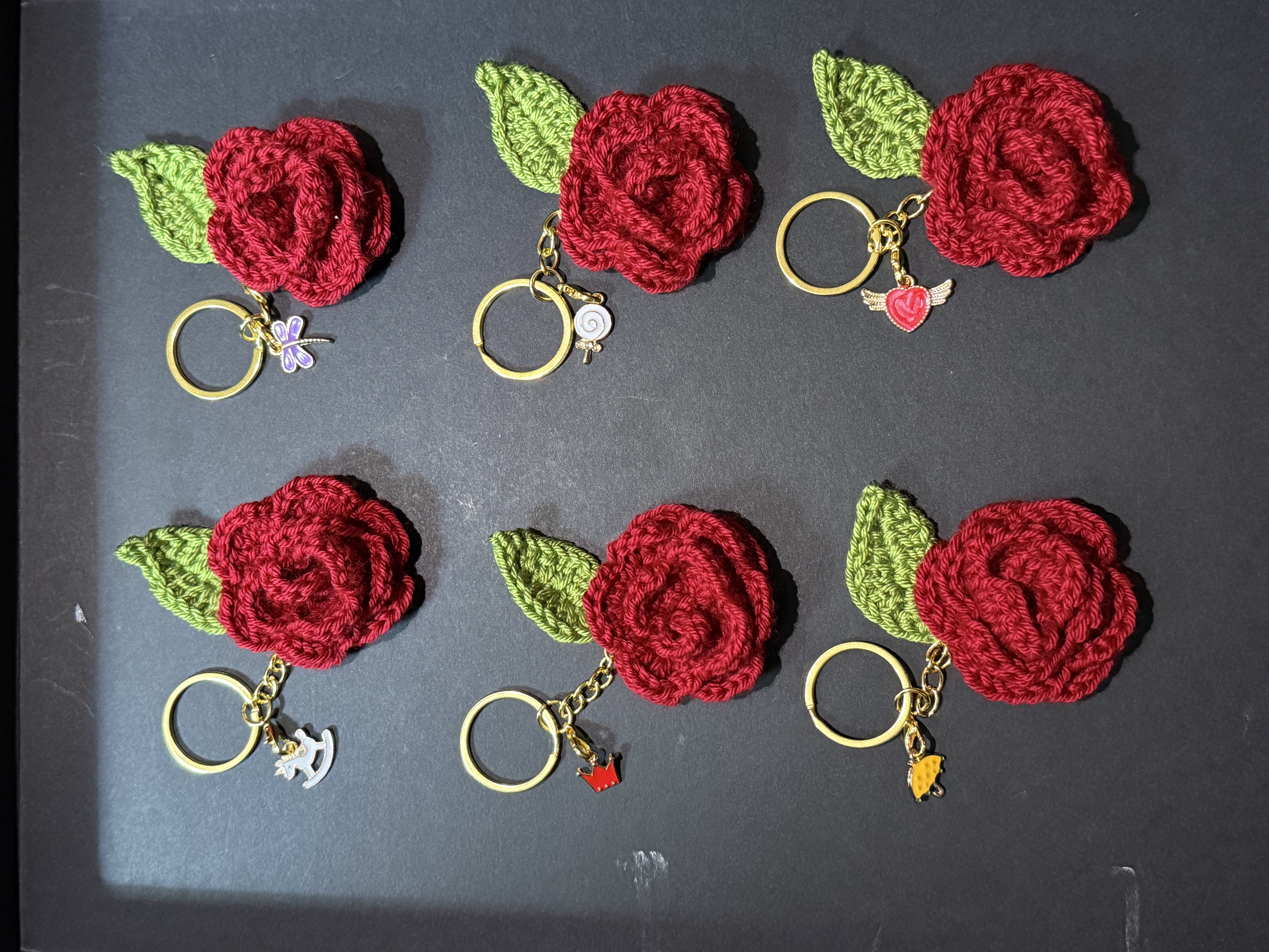 Llaveros de rosa de crochet